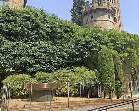 Un Alloro per Dante – Omaggio collettivo a Ravenna, l’installazione site specific dedicata al Sommo Poeta