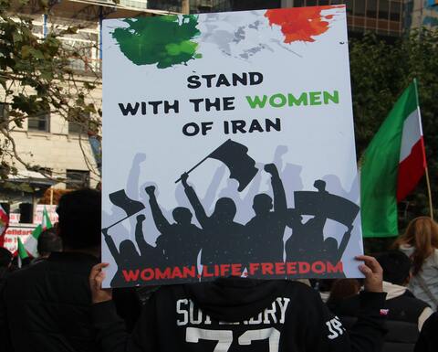 ESPRESSIONE, OMOLOGAZIONE E REPRESSIONE: TU CHE MODA VUOI?