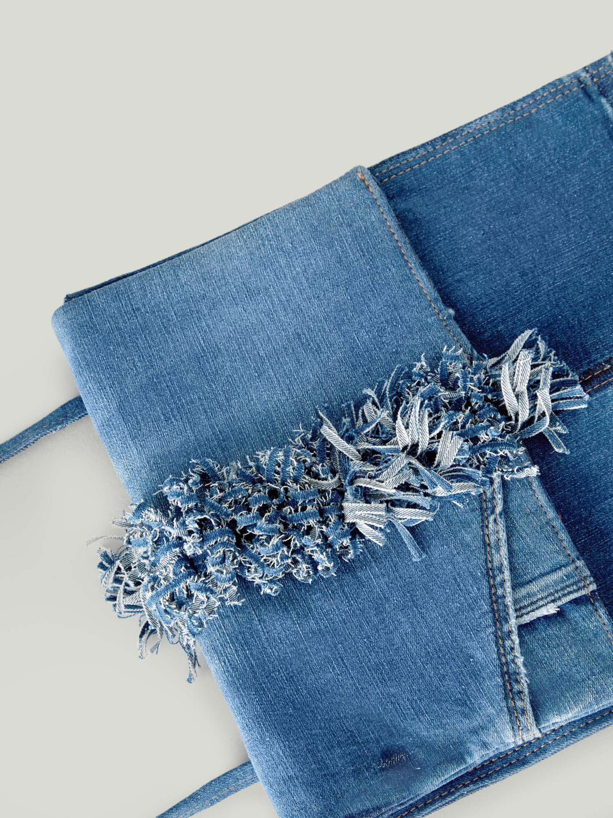 Borsa in denim rigenerato con frange Regenesi